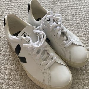 Veja V10 Sneakers